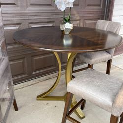 Beautiful Solid Dining Table Set New 