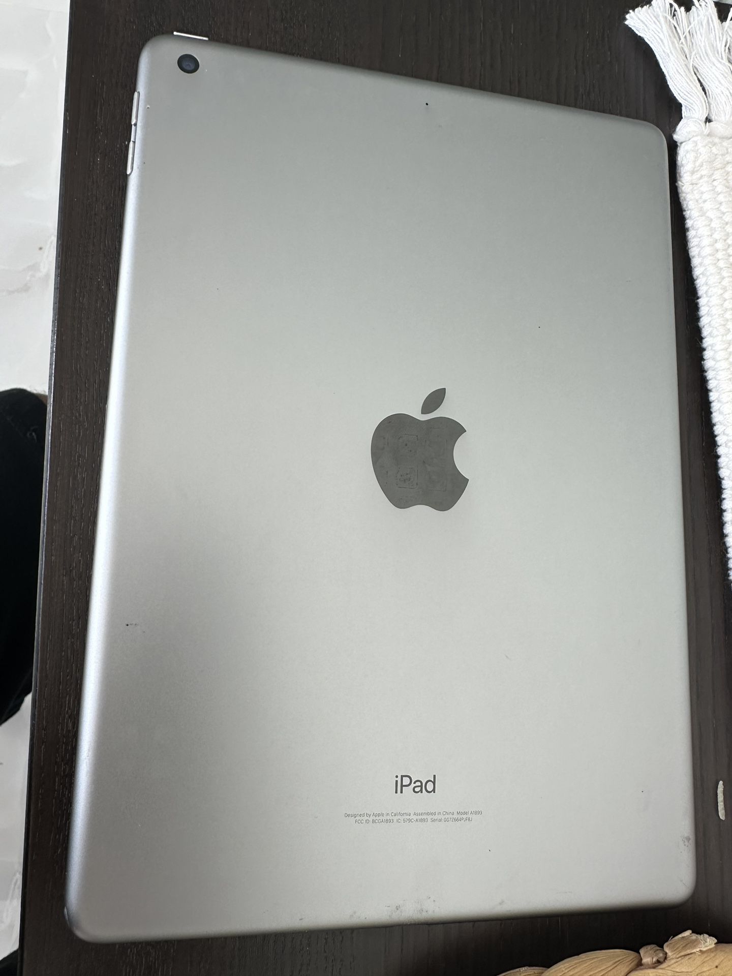 iPad 6th Generation 32G Great Condition