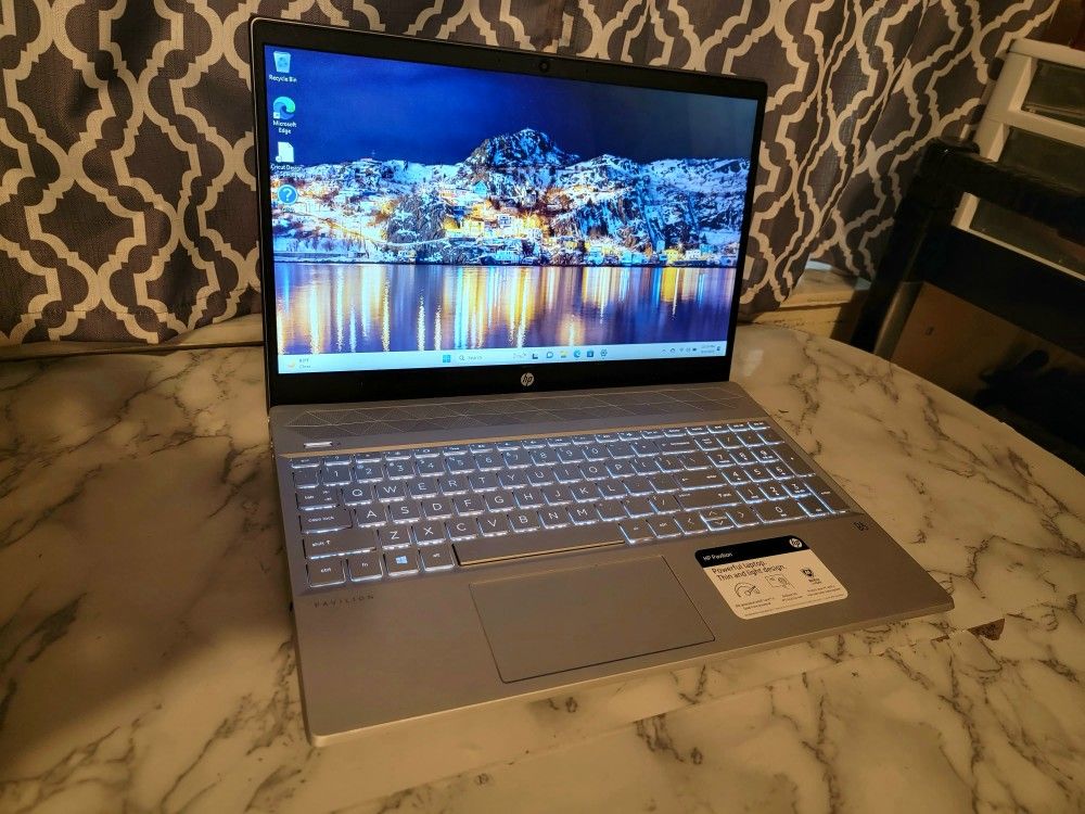 HP Pavilion 15.6" Touchscreen Laptop π i5 8th Gen 12GB 500GB SSD