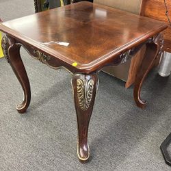Traditional Style End table $175, Retails over $299 and up !