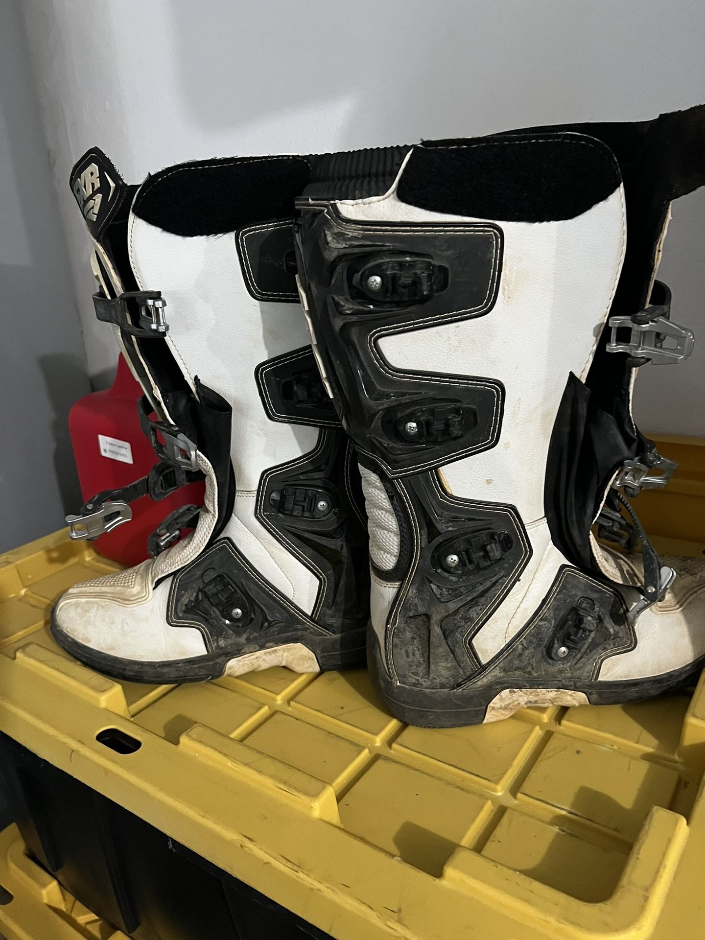 Moto Boots