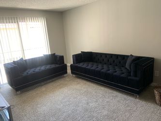 Luxurious 2-Year-Old Sofa Set - Excellent Condition!
