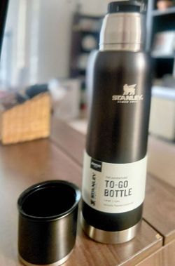 Brand new beautiful large standley 8 cups thermos ( never used )