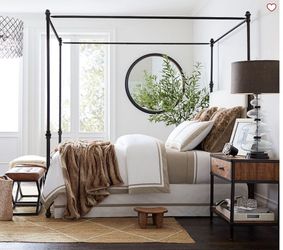 Pottery Barn Antonia Canopy Bed Queen Size