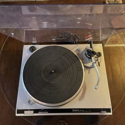 1970s Technics SL-Q2 Turn Table