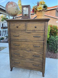 Solid Wood 6 Drawer Dresser Chest of Drawers Furniture Excellent Condition