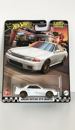 Hot Wheels Premium  Nissan Skyline GT-R (BNR)32 white