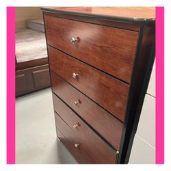 Dresser/ Five drawers dresser