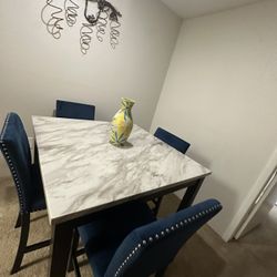 KITCHEN TABLE AND CHAIRS