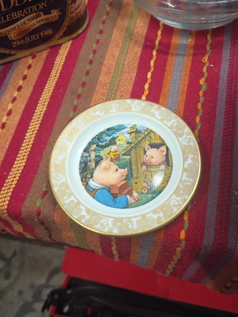 Franklin Porcelain The Best Loved Fairy Tales The Three Little Pigs.