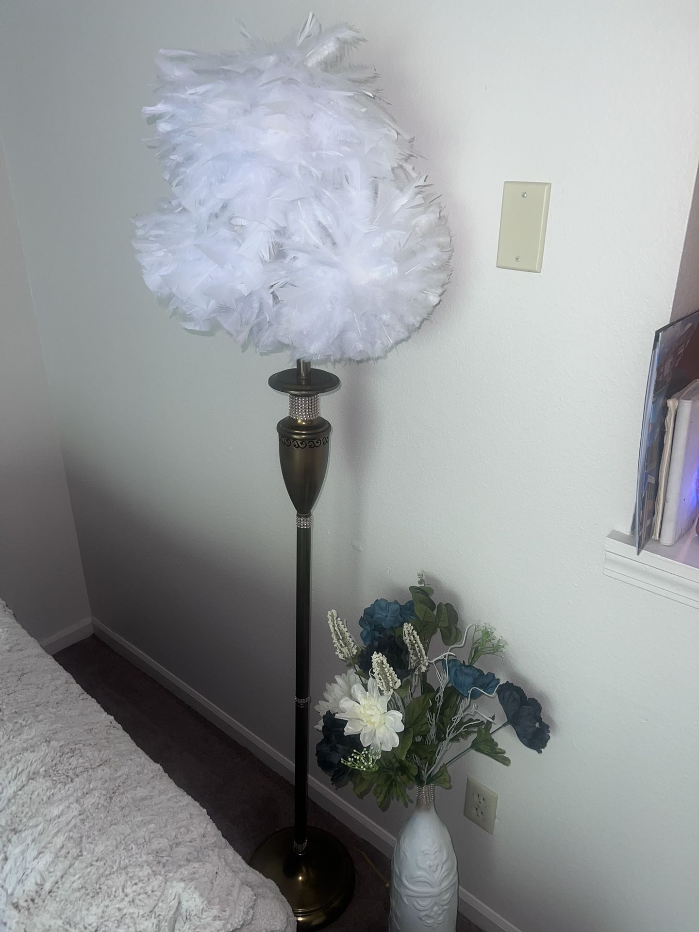 BOHO FEATHER LAMP W BEDAZZLED FLOWER VASE