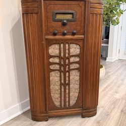Vintage radio (non-functional)