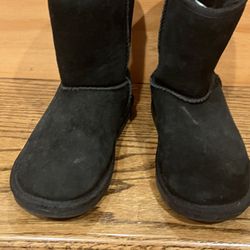 Koolaburra boots by UGG for kids size 2 Youth in black 
