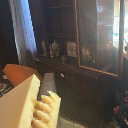 China Cabinet. 2 Piece Free 