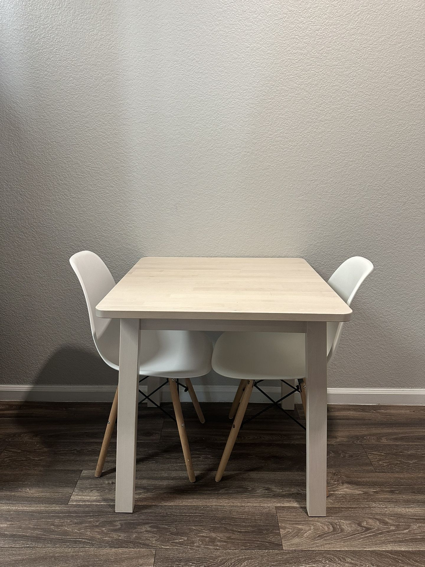 Apartment Friendly Table And Chairs