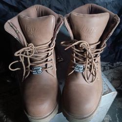 Woman's Steel Toe Lugz 