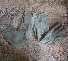 Lucky Brand olive green cotton cargo pants in a size 30 #cargo #utility