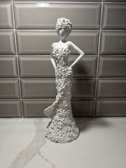 New whimsy femine sexy lady in white flower dress & flower hat sculpture decoration