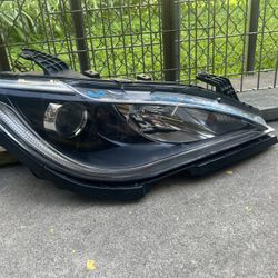 2017 2018 2019 2020 CHRYSLER PACIFICA HEADLIGHT Passenger Side USED