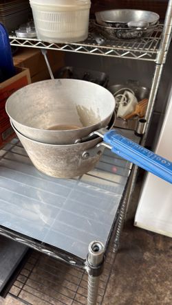 Aluminum sauce pans. Cool handle grips.