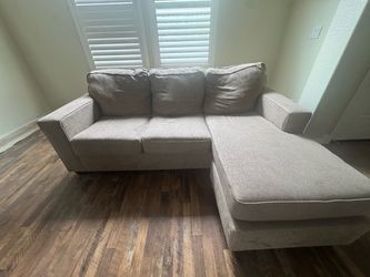 Sofa w/ chaise