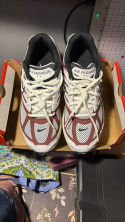 New Nike Women’s 8 Air Pegasus