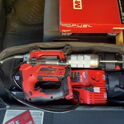 Milwaukee M18 Cordless Grease Gun with Battery