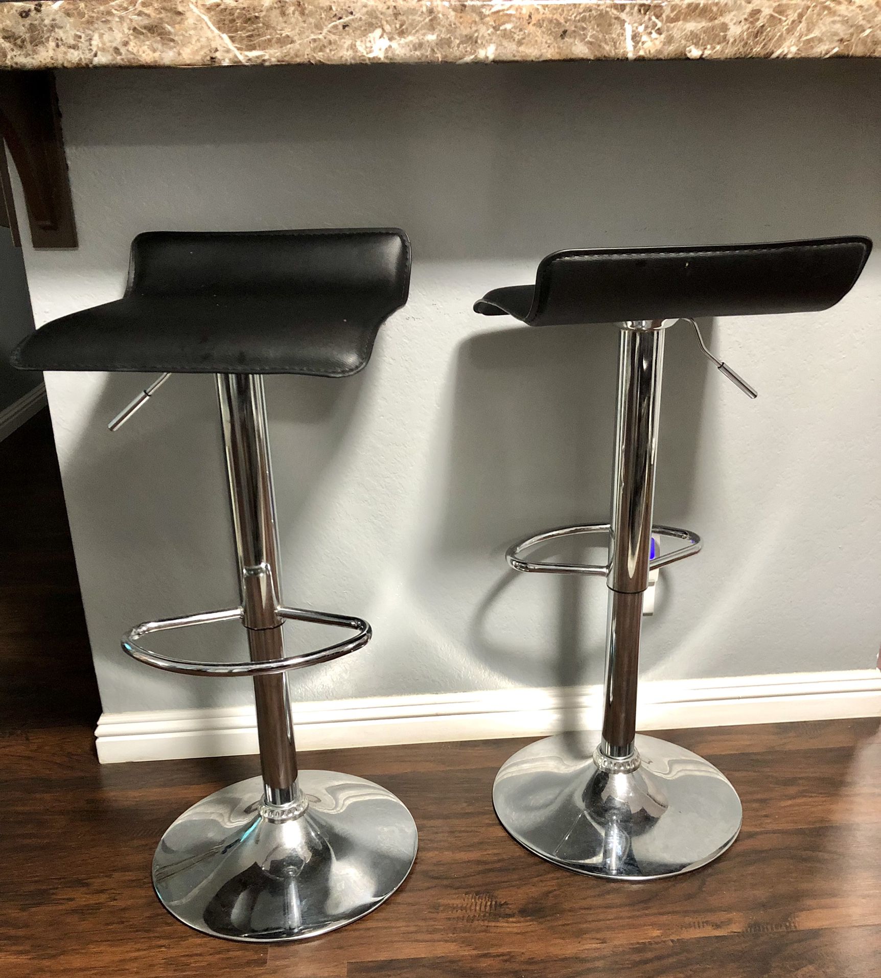Slightly used 2 Black leather Style with Steel Adjustable Bar Stools Chairs