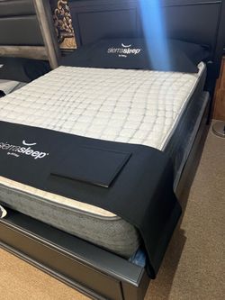 Relaxing thick mattress today