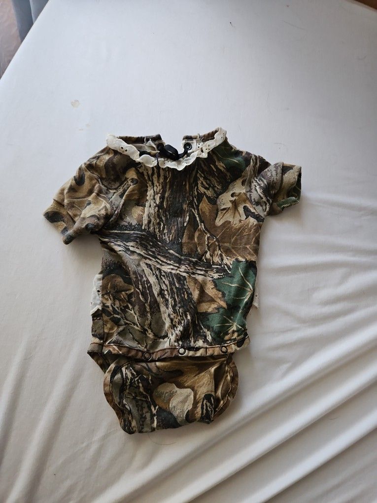 baby's clothing