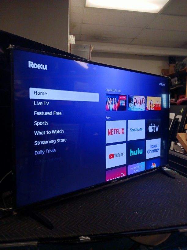 ELEMENT 65 INCH ROKU 4K TV