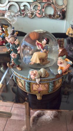 Disney Snow White whistle while you work snowball
