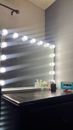 Vanity Mirror with USB port multiple settings