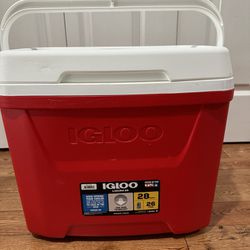 IGLOO Cooler ( 28 Quarts, 41 Cans)