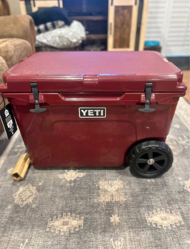YETI TUNDRA HAUL WHEELED COOLER