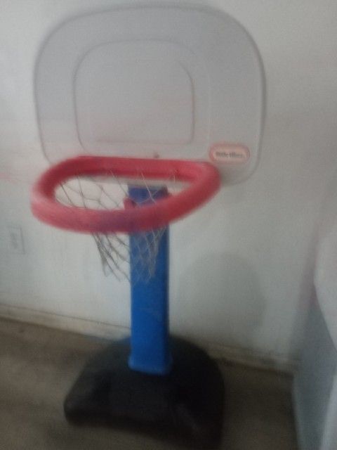 Little People Basketball Court Stretches Against Taller