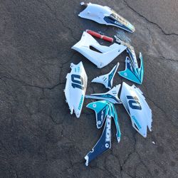 CRF 250 OUTER RACING SKIN ALL NEW READY TO INSTALL