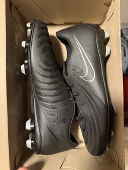 New Mens 10.5 Nike Phantom GX 2 fg soccer cleats futbol nuevo shoes $30 cash, pick up in Reseda only (Tampa and Vanowen)