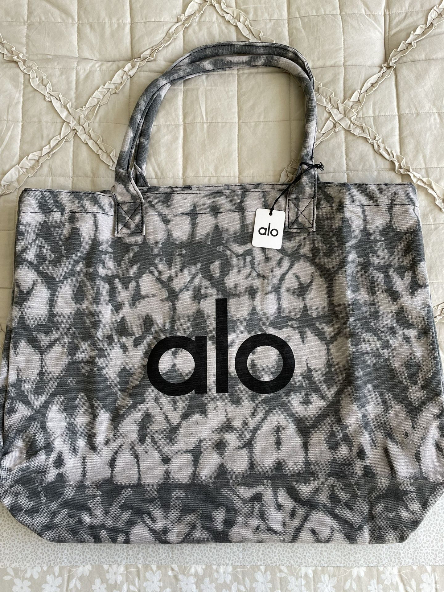 Bag from "Alo yoga". New.
