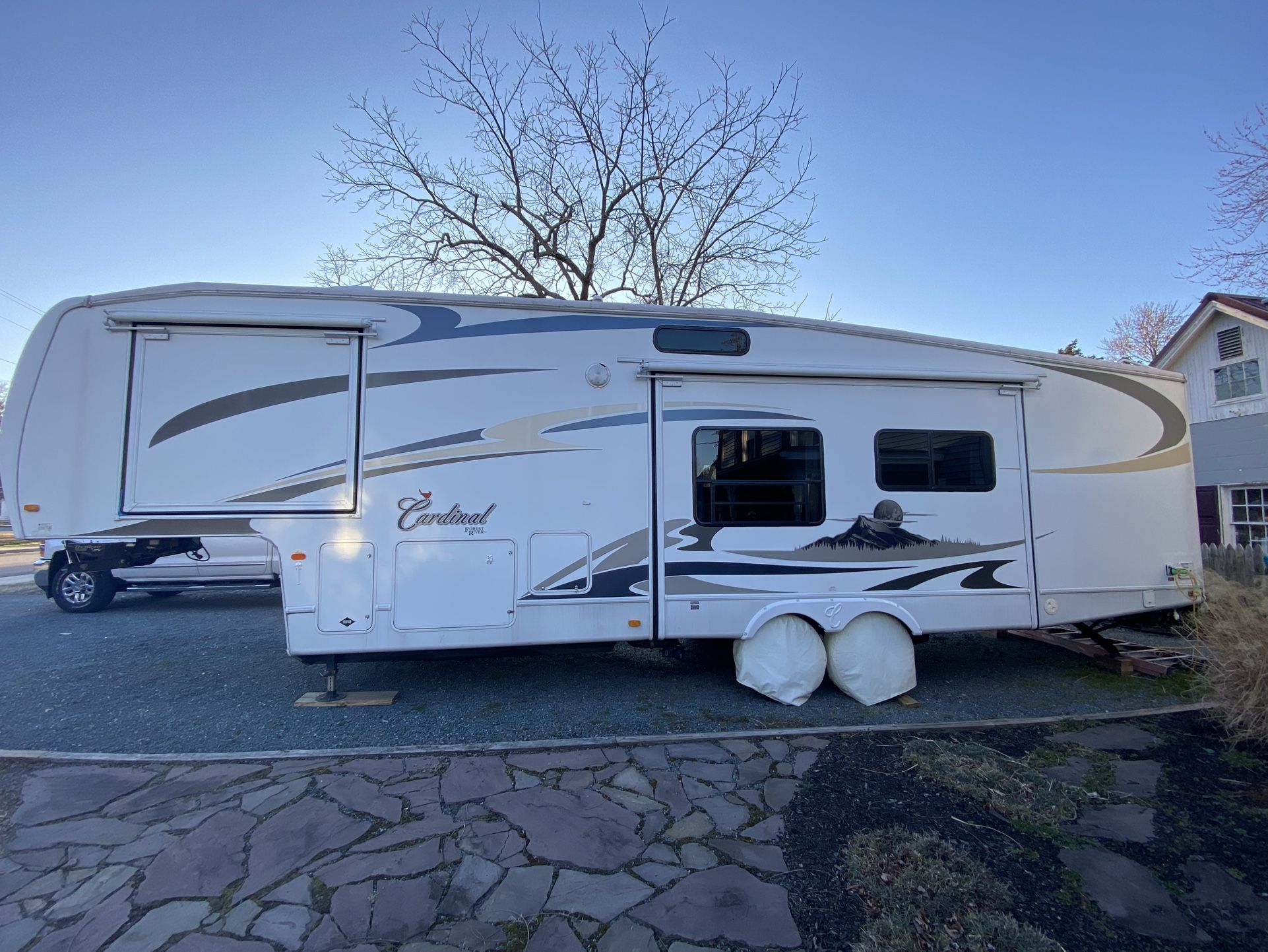2008 Forest River Cardinal 33LE