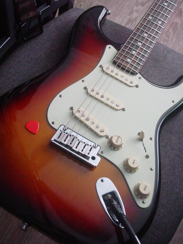 Fender American Ultra Stratocaster Sunburst Made in America Strat