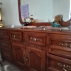 Dresser With Mirror