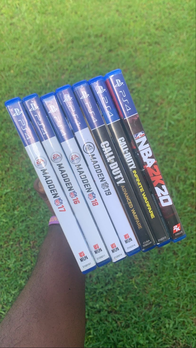 (PS4) Video Games Bundle