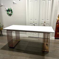 Dinning table - 71.5”L, 31.5”W & 31.5”H- Like new