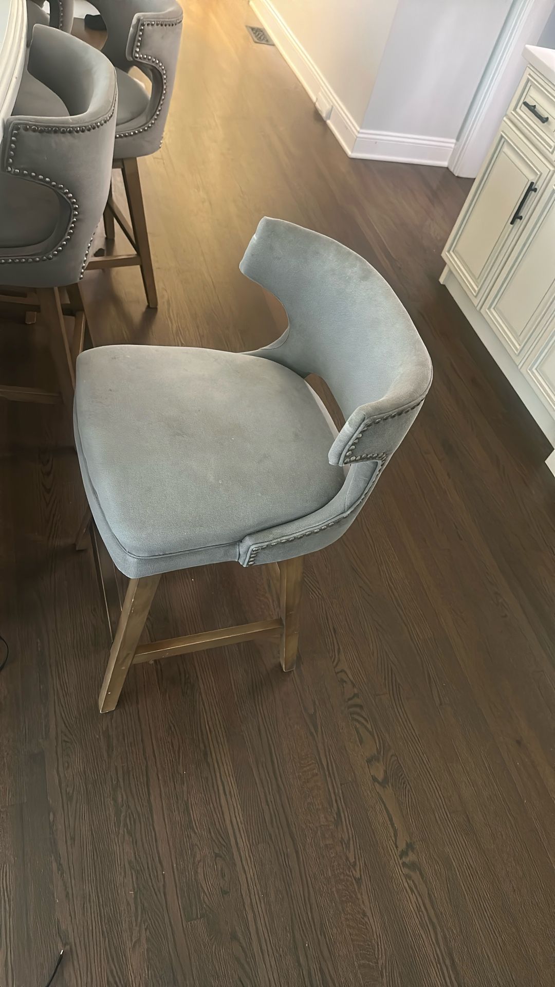 5 Counter Chairs/ Stools Swivel 