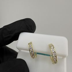 VVS-D Moissanite Huggie Earrings 0.58ctw | Sterling Silver Gold Plated | VVS Sparkle