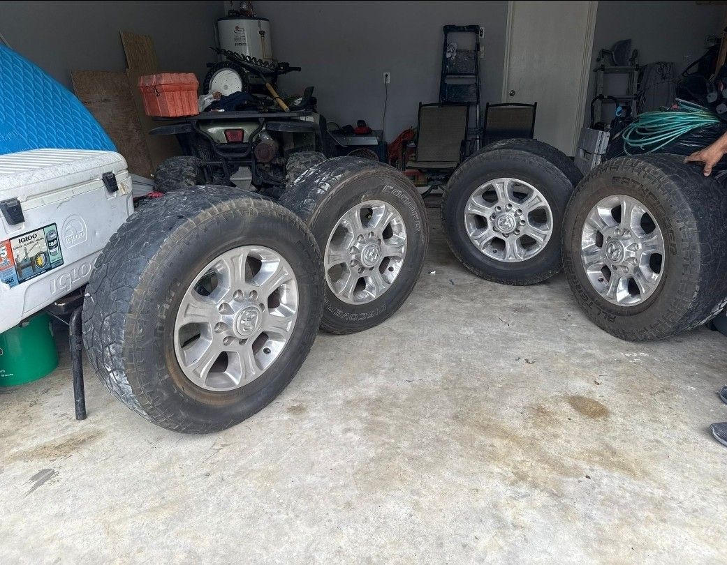 Llantas Con Rines Para Una Dodg Ran 2500