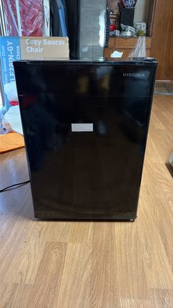 Insignia Mini Fridge Black