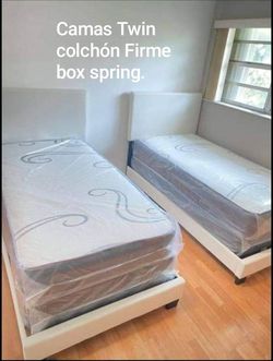 Camas lisas Twin con colchón, nuevas