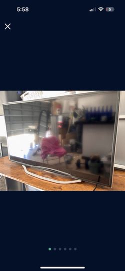 RCA 40 Inch TV **READ**